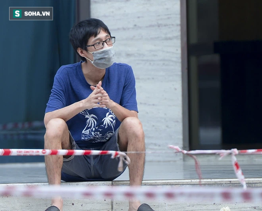 Vào Trung tâm thương mại mua hàng, ra cửa thấy toà nhà bị phong toả khiến nam thanh niên ngỡ ngàng-9