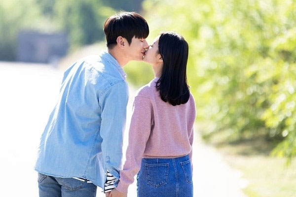 Người yêu cũ nhắn tin hỏi thăm: Đừng để chuyện xưa dây dưa hiện tại-1