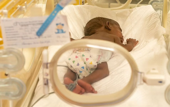 Người mẹ sinh 9 đứa con phá kỷ lục thế giới: Dùng 100 cái bỉm, 6 lít sữa mỗi ngày, nhìn số tiền viện phí ai cũng choáng-6