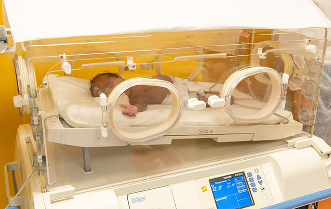 Người mẹ sinh 9 đứa con phá kỷ lục thế giới: Dùng 100 cái bỉm, 6 lít sữa mỗi ngày, nhìn số tiền viện phí ai cũng choáng-8