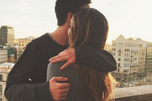 Dòng trạng thái trên facebook và mối quan hệ giữa tình mới - tình cũ: Nửa đêm luôn là thời điểm đen tối của tất cả quyết định-1