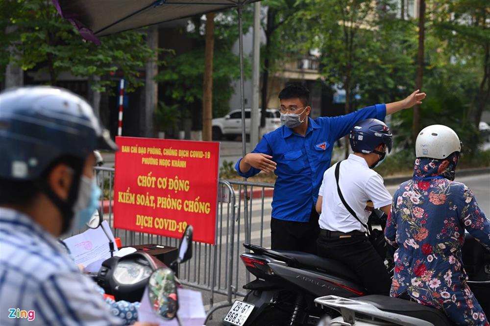 Nhiều chốt kiểm soát Covid-19 ở Hà Nội bị ùn ứ-4