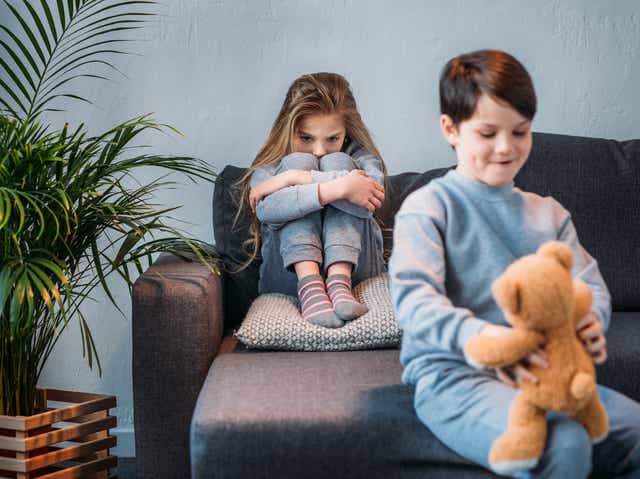 Đứa trẻ hay ghen tị và thích so sánh khiến quá trình trưởng thành bị cản trở, cha mẹ nên làm gì?-3