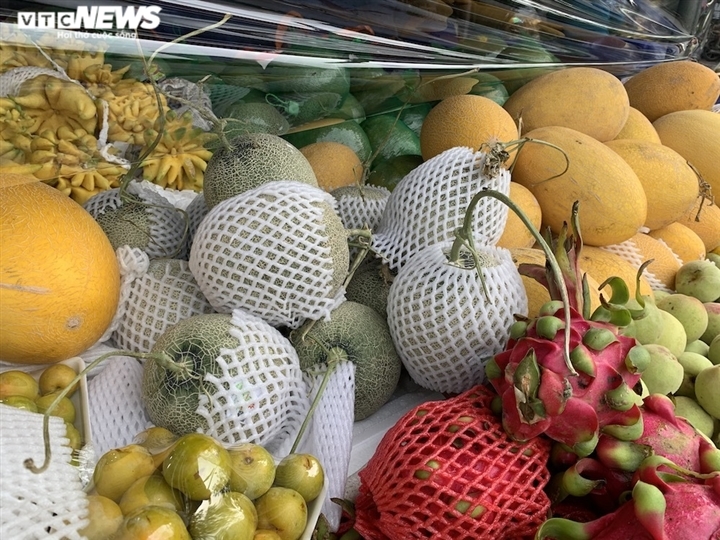 Hoa quả tươi đắt khách, cam tăng tới chục giá ở nhiều chợ Hà Nội-11
