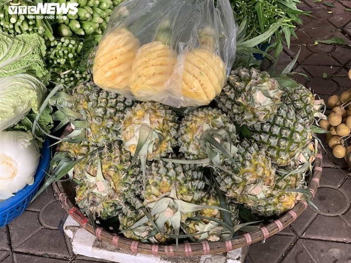 Hoa quả tươi đắt khách, cam tăng tới chục giá ở nhiều chợ Hà Nội-2