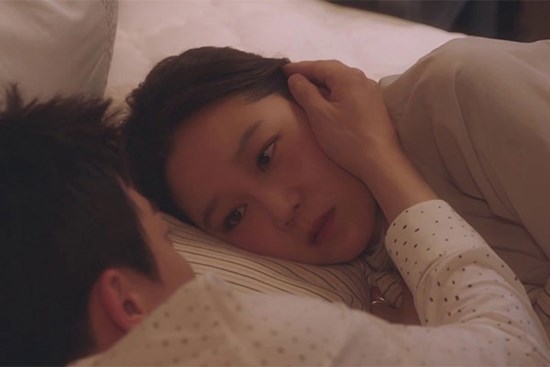 Cả năm đi làm xa, tháng nào chồng cũng gửi về 40 triệu, đêm đầu tiên đoàn tụ, nhìn cơ thể trần trụi của anh mà tôi quặn thắt tim gan