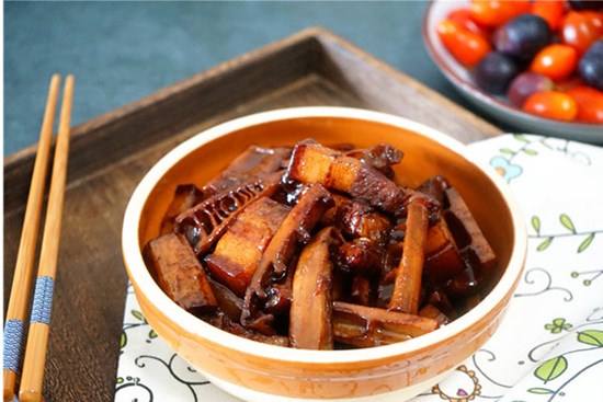 Thịt lợn luộc hay rang đã quá nhàm chán, nấu theo cách này mới đúng là cực phẩm