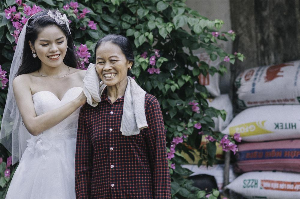 Chàng trai của Ẩm Thực Mẹ Làm đón thành viên mới: Phụ huynh mặc trang phục kỳ lạ chụp ảnh cưới và lời khuyên từ mẹ để hôn nhân hạnh phúc-6