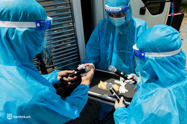 Sân khấu đặc biệt: Nơi ca sĩ Phương Thanh và các nghệ sĩ biểu diễn cho 4.000 F0 tại bệnh viện dã chiến-10