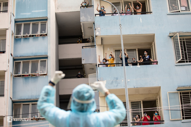 Sân khấu đặc biệt: Nơi ca sĩ Phương Thanh và các nghệ sĩ biểu diễn cho 4.000 F0 tại bệnh viện dã chiến-23