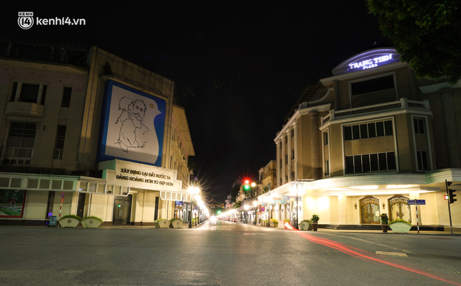 Ảnh: Đêm Hà Nội vắng hơn Tết, đường phố không một bóng người trong những ngày giãn cách xã hội-12