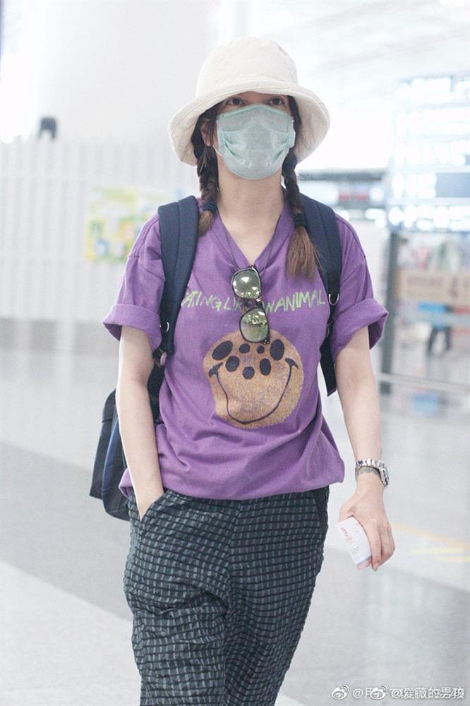 Triệu Vy dạo này làm sao thế: Đội tóc giả trân, ăn vận luộm thuộm vừa dừ vừa sến-9