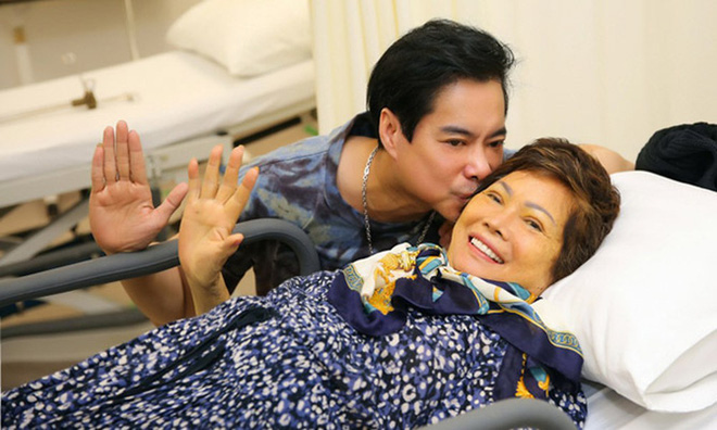 Lễ cầu siêu mẹ danh ca Ngọc Sơn: Xót xa nụ cười người quá cố trên di ảnh, con trai vẫn không thể có mặt vì đang cách ly-7