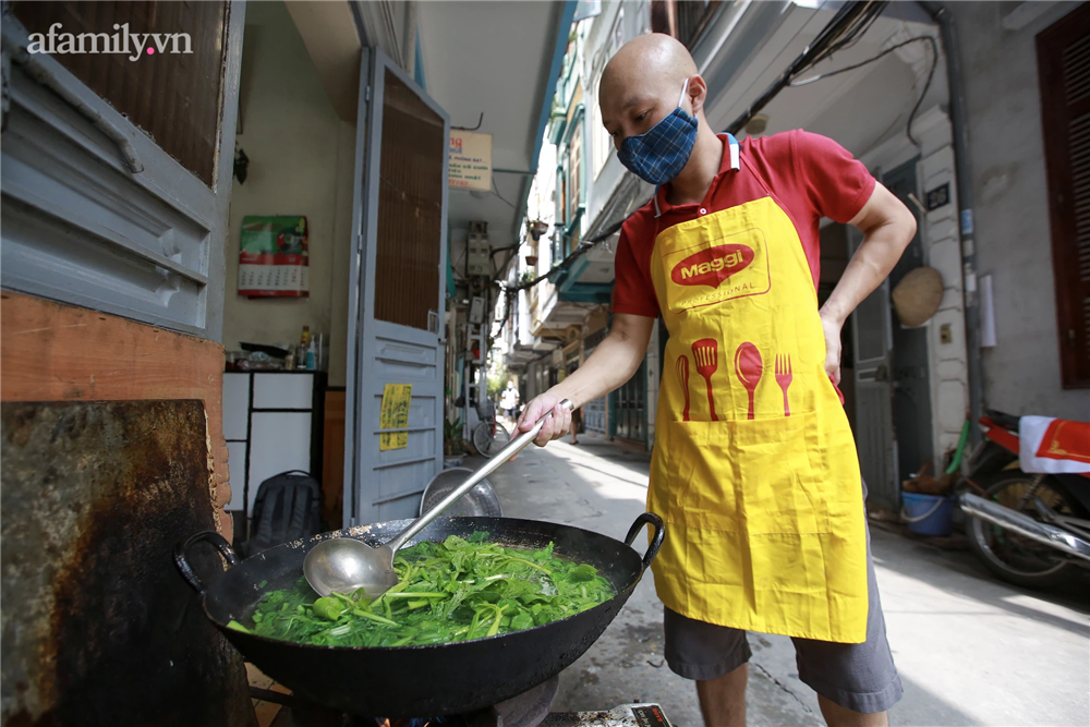 Người Hà Nội nấu cơm tặng y bác sĩ, công an làm nhiệm vụ canh gác dịch tại các chốt kiểm soát nội đô-2