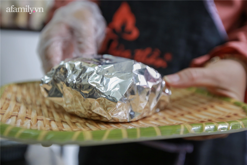 Người Hà Nội nấu cơm tặng y bác sĩ, công an làm nhiệm vụ canh gác dịch tại các chốt kiểm soát nội đô-9