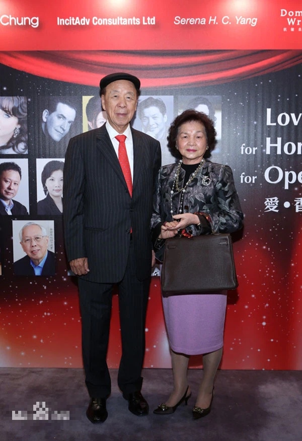 Chồng tỷ phú có loạt bạn gái đáng tuổi cháu, hàng chục năm chỉ ở khách sạn không về nhà, vợ kiên quyết 70 năm không ly hôn vì một tính toán cực gắt”-3