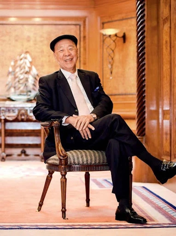 Chồng tỷ phú có loạt bạn gái đáng tuổi cháu, hàng chục năm chỉ ở khách sạn không về nhà, vợ kiên quyết 70 năm không ly hôn vì một tính toán cực gắt”-5