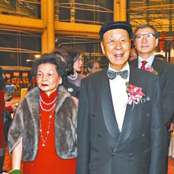 Chồng tỷ phú có loạt bạn gái đáng tuổi cháu, hàng chục năm chỉ ở khách sạn không về nhà, vợ kiên quyết 70 năm không ly hôn vì một tính toán cực gắt”-6