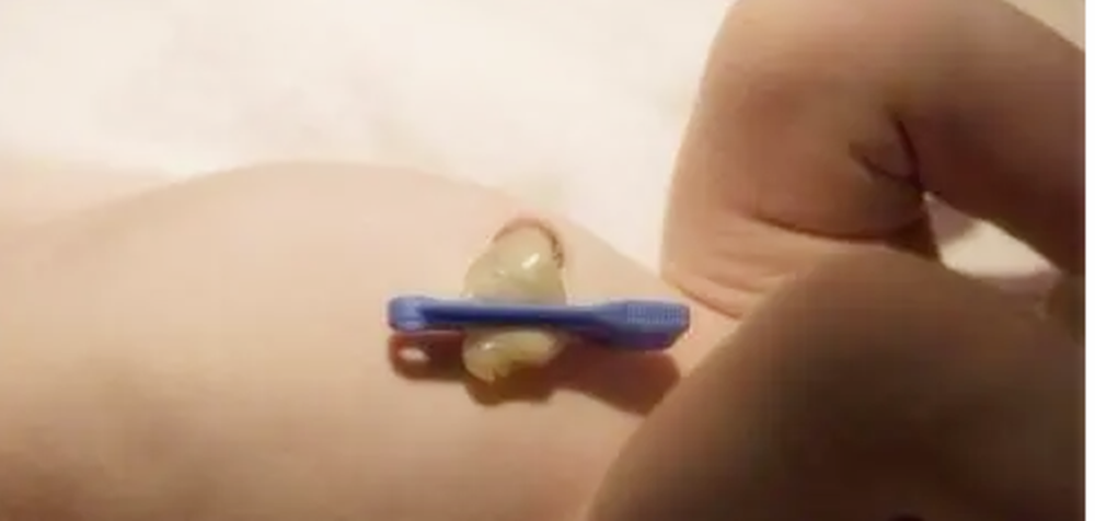 Xin vào phòng sinh để&nbsp;tự tay cắt dây rốn cho con, ông bố run rẩy hỏi em bé hay mẹ sẽ đau hơn khiến bác sĩ bật cười-3