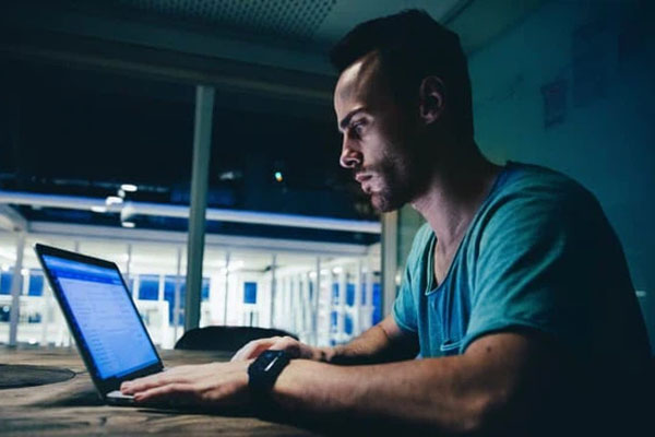 Bắt nhân 1 viên ngân hàng cổ phần thương mại lừa đảo gần 10 tỉ đồng-2