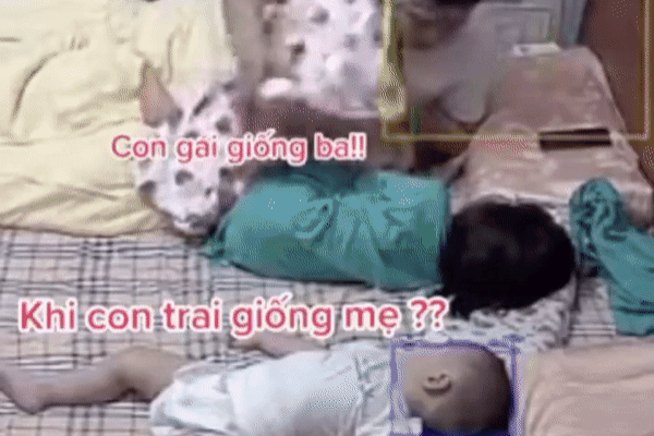 Nửa đêm tỉnh giấc, bố nhẹ nhàng đắp chăn cho con gái nhưng hành động với con trai khiến ai cũng ngỡ ngàng