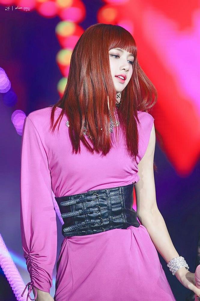 Jennie - Lisa đọ body thần thánh khi diện chung 1 chiếc quần: Jennie sexy thật nhưng có bốc bằng cô em?-7