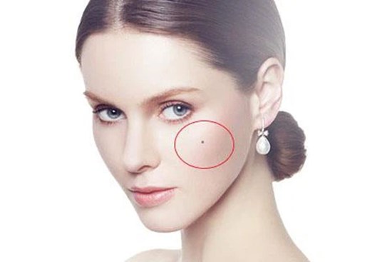 Phụ nữ có nốt ruồi ở 4 vị trí này, cả đời không lo cơm áo gạo tiền, dù có lúc gặp sóng gió nhưng cuối cùng vẫn được ban phước lành