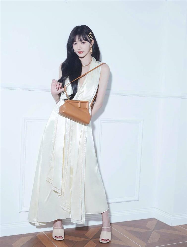 Song Hye Kyo hack tuổi tài tình đấy nhưng có qua mặt nổi Jessica thời thượng khi đụng bộ cánh na ná?-8