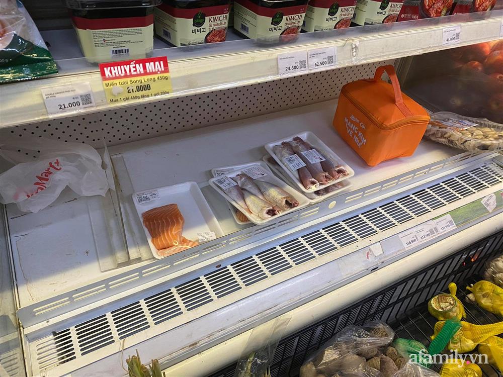 Vì sao bà nội trợ ở Hà Nội và Sài Gòn mua thịt heo khó khăn hơn?-1