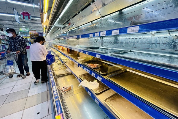 Một nhà đi chợ hộ ba hàng xóm, đến bữa thi món ngon qua mạng-12