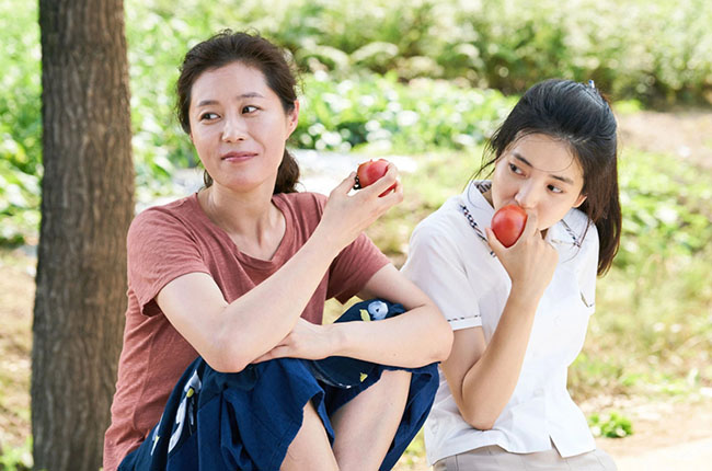 Cô sinh con trai, bố mẹ đẻ thưởng nóng” 200 triệu, bố mẹ chồng nghe tin bắt xe đi xuyên đêm đến, mẹ chồng nói điều này, cô cười phá lên-2