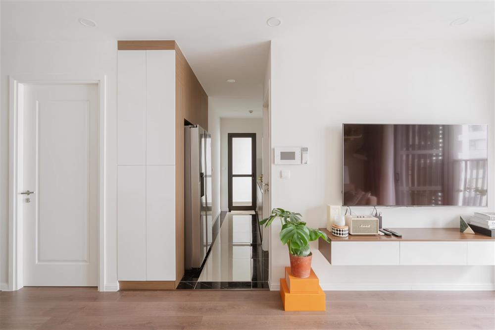 Căn hộ chung cư phong cách tối giản với tone màu trắng kem đầy ấn tượng, sạch sẽ tươm tất mà không kém phần sang chảnh-2