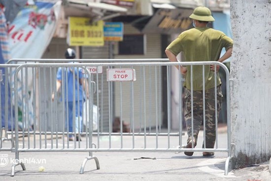 NÓNG: Hà Nội phong tỏa toàn bộ 1 phường của quận Hoàn Kiếm do có dân quân tự vệ dương tính SARS-CoV-2