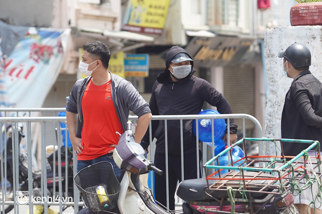 NÓNG: Hà Nội phong tỏa toàn bộ 1 phường của quận Hoàn Kiếm do có dân quân tự vệ dương tính SARS-CoV-2-3