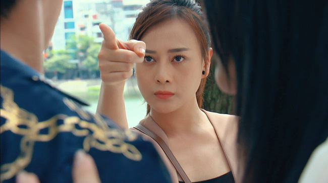 Cú chỉ tay huyền thoại của Phương Oanh vào mặt bạn diễn, một năm trước bị ghét, bây giờ lại được khen-1