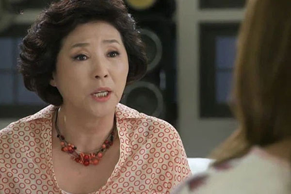 Con gái 30 tuổi chẳng màng chuyện chồng con, tôi hoảng loạn cùng cực khi nghe được cuộc nói chuyện lúc đêm muộn-1