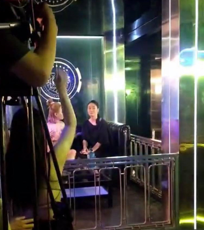 Hương vị tình thân: Lộ clip bà Xuân đi bar, phát hiện bộ mặt thật của Thiên Nga?-2