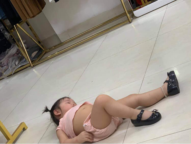 Cười mệt với màn bóc phốt của mẹ trẻ khi ở nhà mùa dịch với con, tình hình các mẹ sao rồi?-6