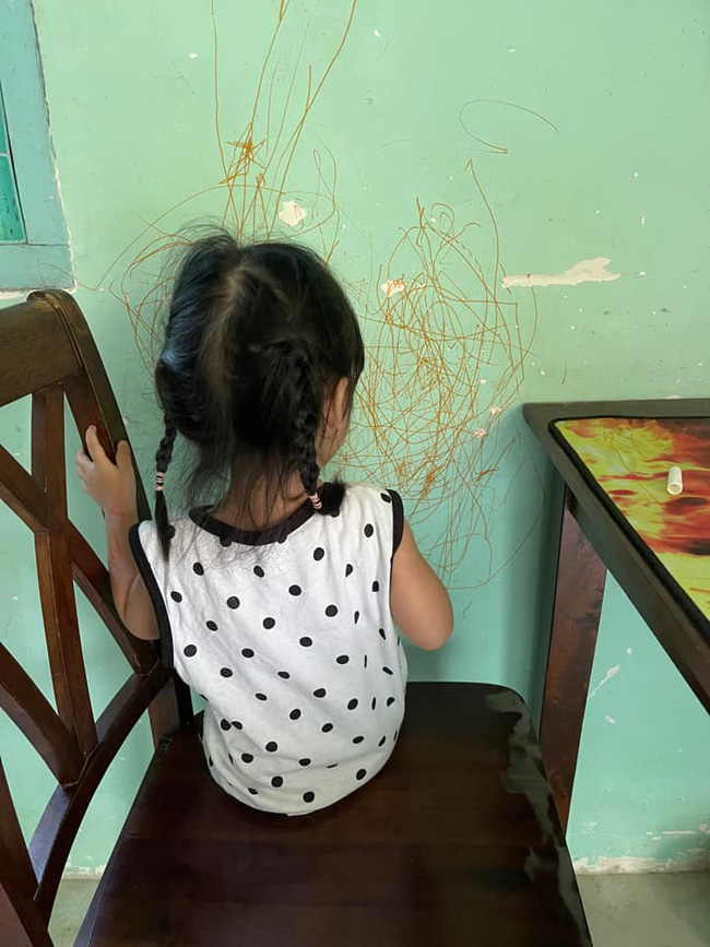 Cười mệt với màn bóc phốt của mẹ trẻ khi ở nhà mùa dịch với con, tình hình các mẹ sao rồi?-7