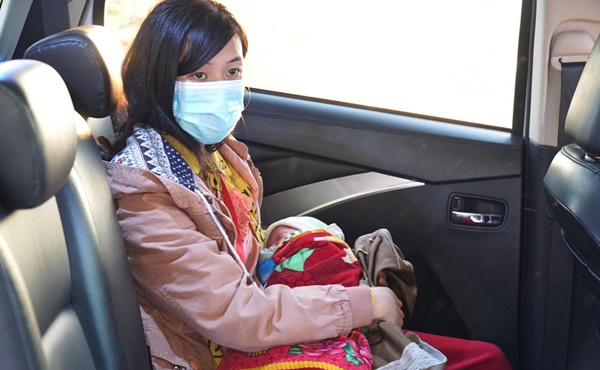 Hành trình bé 10 ngày tuổi vượt 1.500km về quê cùng bố mẹ: Được nhiều người giúp đỡ, về đến quê, vợ con khỏe em hạnh phúc lắm!-4