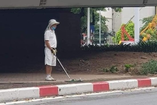 Đánh golf dưới gầm cầu vượt, người đàn ông bị phạt 1 triệu đồng