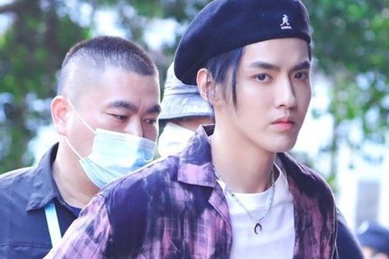 Ngô Diệc Phàm khóc cầu cứu khi bị bắt giam