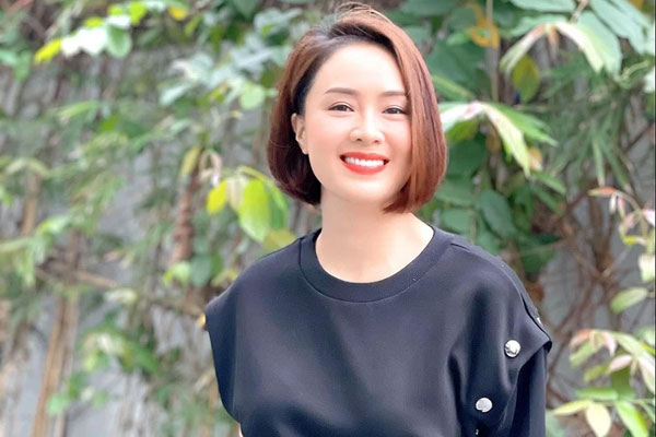 Tuyệt kỹ hack dáng của Hồng Diễm: Chuyên dùng thắt lưng nhấn eo để trông vòng nào ra vòng nấy, ai béo bụng nên học-5