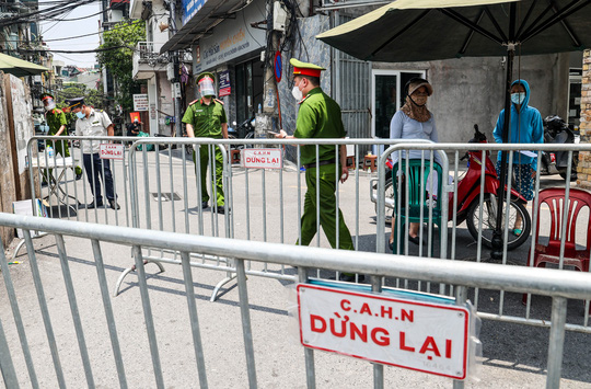 CLIP: Tiếp tế lương thực cho phường Chương Dương bị phong toả với 23 ngàn dân-10