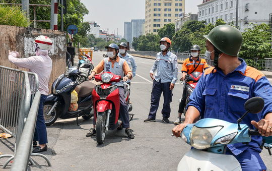CLIP: Tiếp tế lương thực cho phường Chương Dương bị phong toả với 23 ngàn dân-14