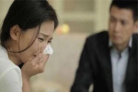 Thấy vợ đau bụng quằn quại sau đêm tân hôn, chồng vội đưa đi khám, không ngờ lại được bác sĩ tiết lộ 1 sự thật khó tin