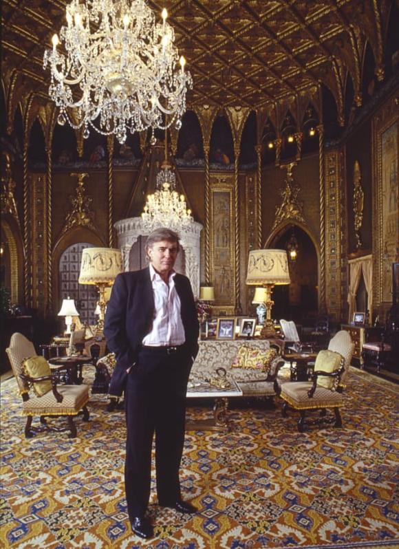 Cận cảnh biệt thự nguy nga nơi Donald Trump ở sau khi rời Nhà Trắng, riêng phòng khiêu vũ cũng được dát 7 triệu đô vàng lá-1