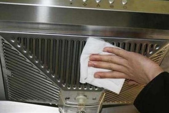 Không cần tháo máy hút mùi của bếp nếu bị bẩn, hãy làm sạch nó bằng mẹo này