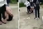 Người phụ nữ bị đánh hội đồng, lột đồ rồi quay clip tung lên mạng xã hội-2
