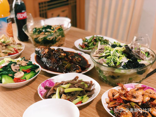 Khác biệt trong mâm cơm để phần con dâu và con trai: Câu chuyện về người mẹ chồng thiên vị&nbsp;khiến tất cả ngã ngửa-5